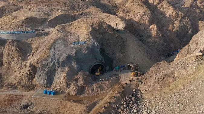 巴彦淖尔：重大项目建设满弓紧弦抢工期